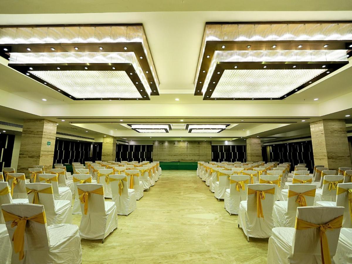D R Utthama Nellore - Am Hotel Kollection エクステリア 写真
