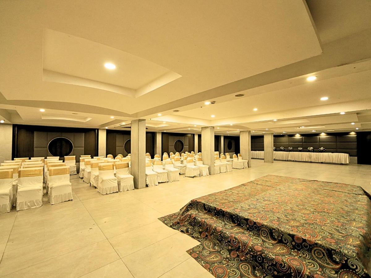 D R Utthama Nellore - Am Hotel Kollection エクステリア 写真