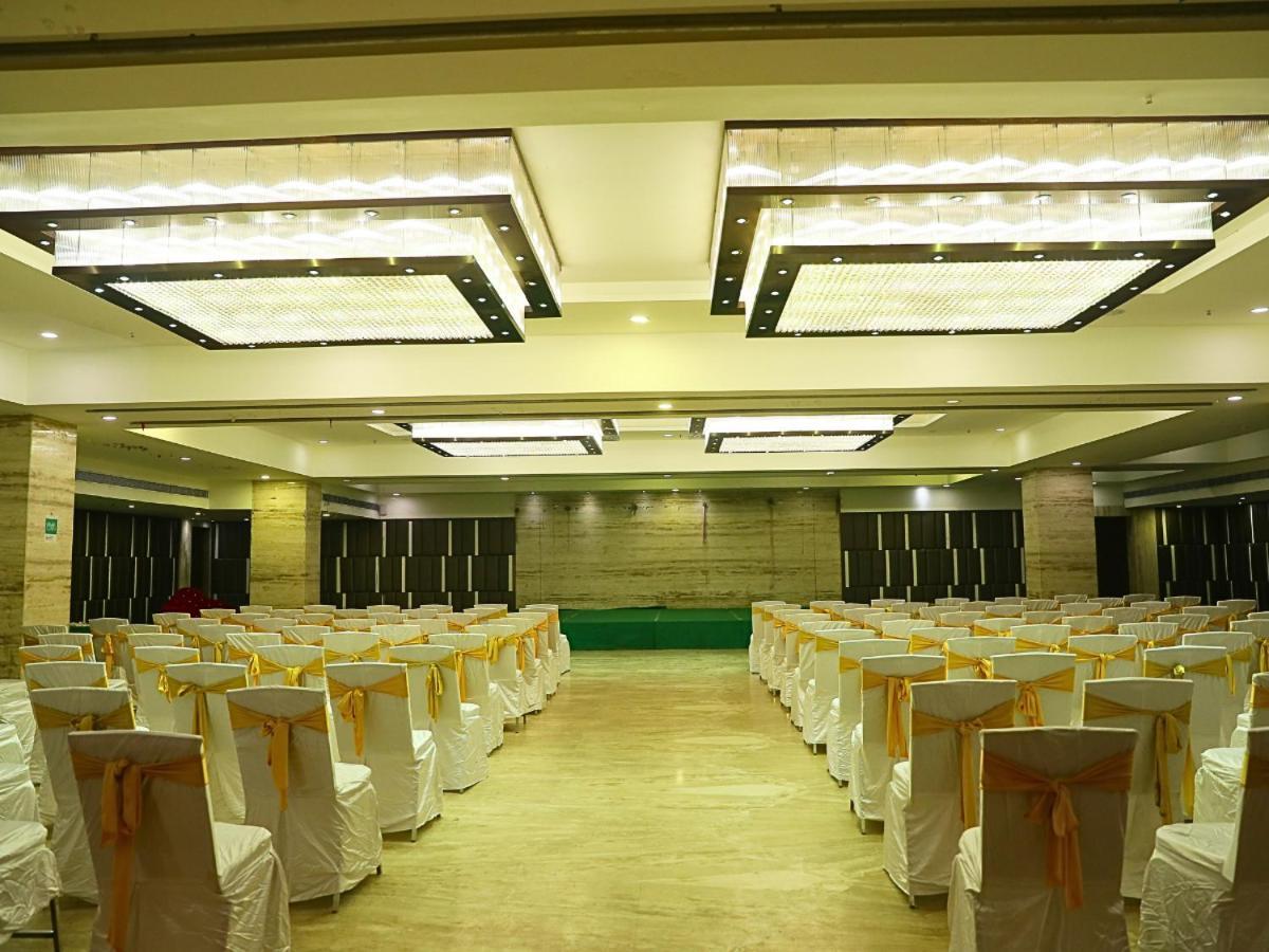 D R Utthama Nellore - Am Hotel Kollection エクステリア 写真