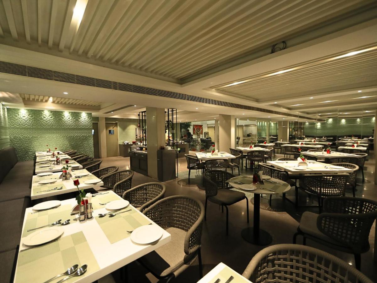 D R Utthama Nellore - Am Hotel Kollection エクステリア 写真