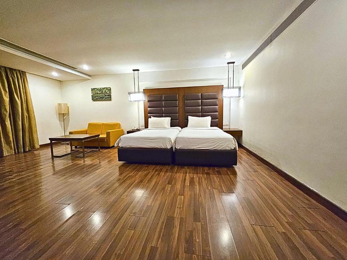 D R Utthama Nellore - Am Hotel Kollection エクステリア 写真